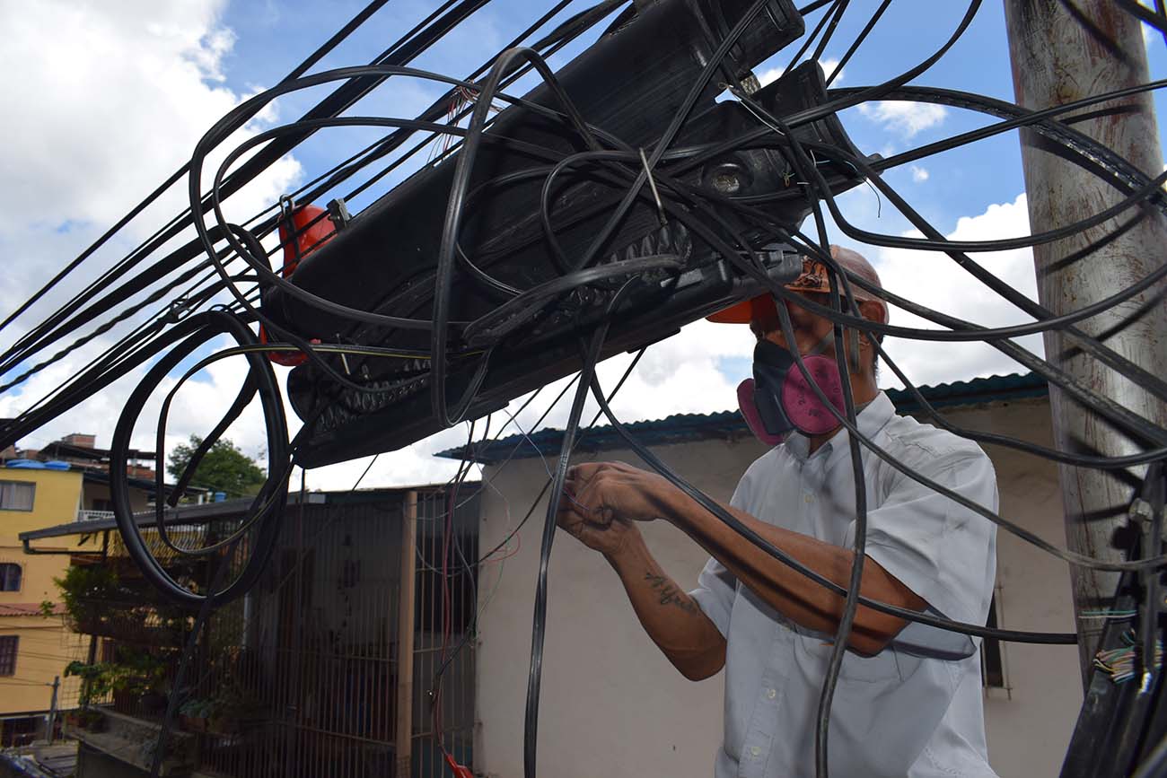 Restituyen servicios de telecomunicaciones en comunidad de Guaicaipuro