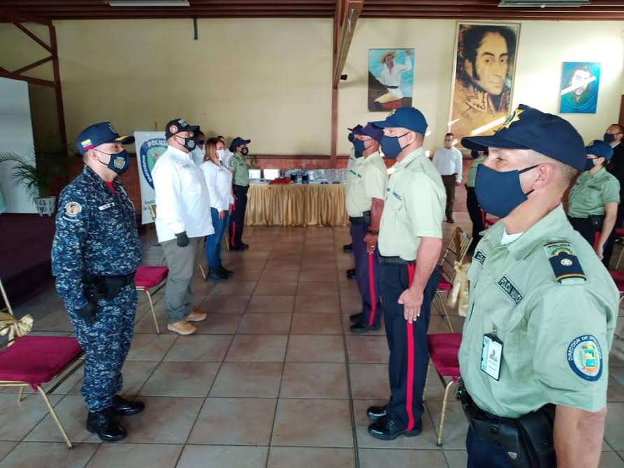 Ascienden a ocho oficiales de Poliguaicaipuro