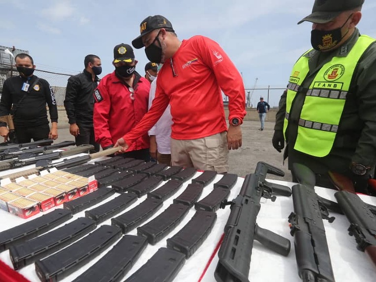 Incautaron presuntas armas de guerra en Puerto Cabello