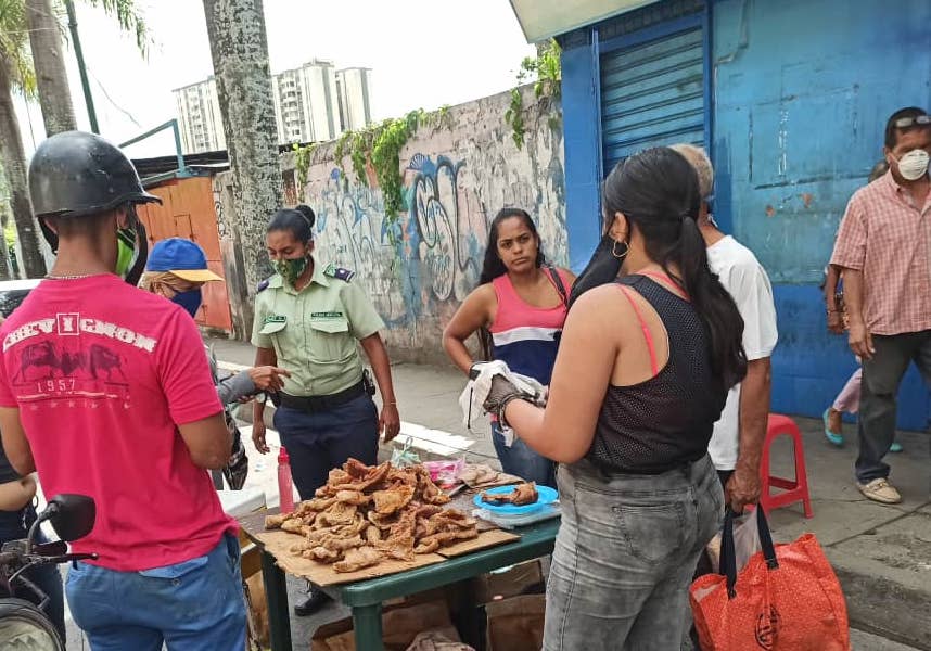 Poliguaicaipuro desaloja a 12 buhoneros