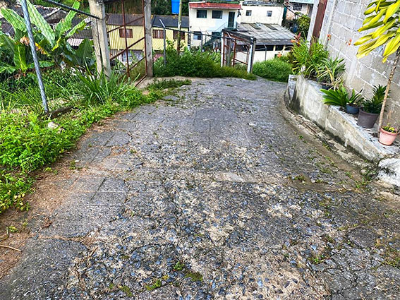 Calle Libertad en deterioro total