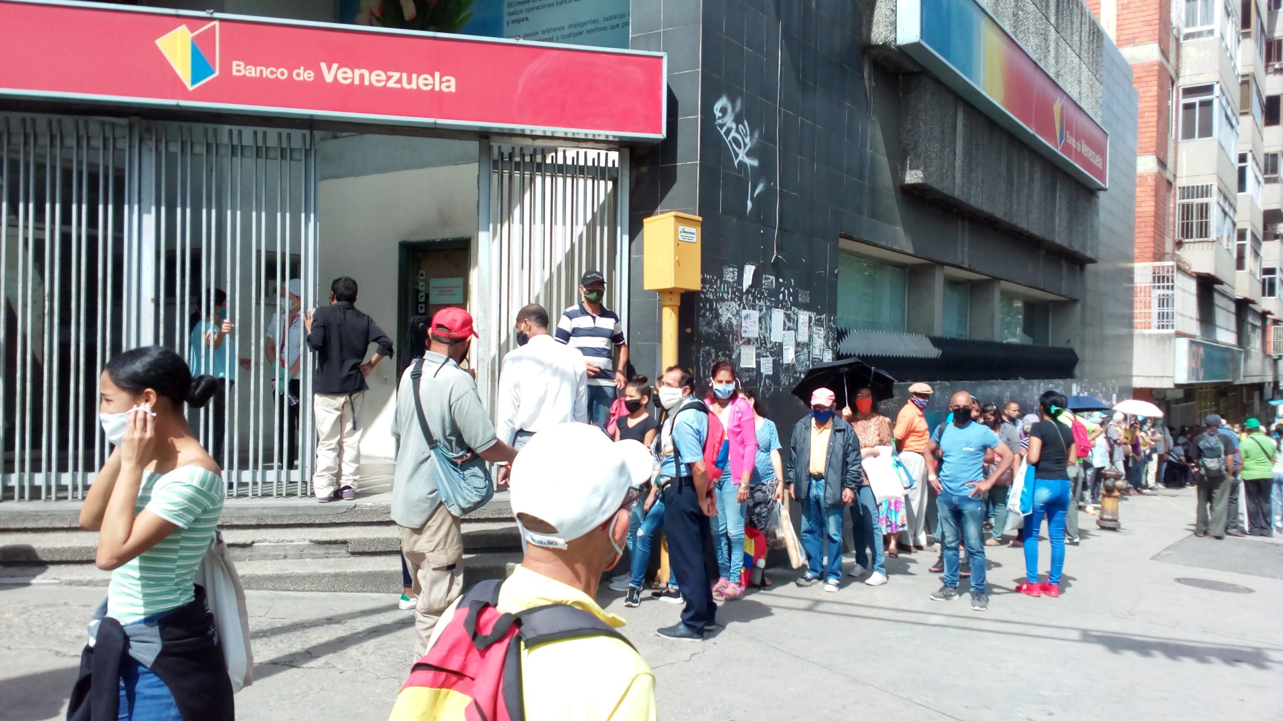 Bancos vuelven a estar abarrotados