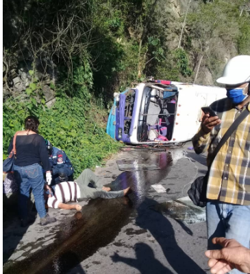 Un herido por arma de fuego y 5 lesionados en vuelco