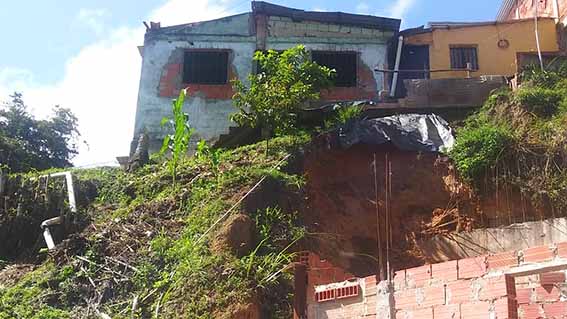 Otra casa en alto riesgo en Vuelta Larga