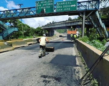 Hacen bacheo en la Panamericana