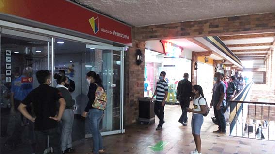 Bancos aprueban las transacciones en divisas
