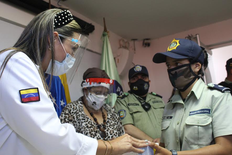 Brindan atención médica a funcionarios de Policarrizal