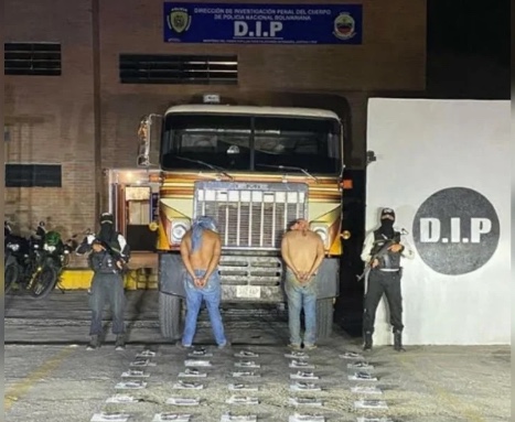 Dos detenidos por transportar 41 panelas de cocaína en un camión