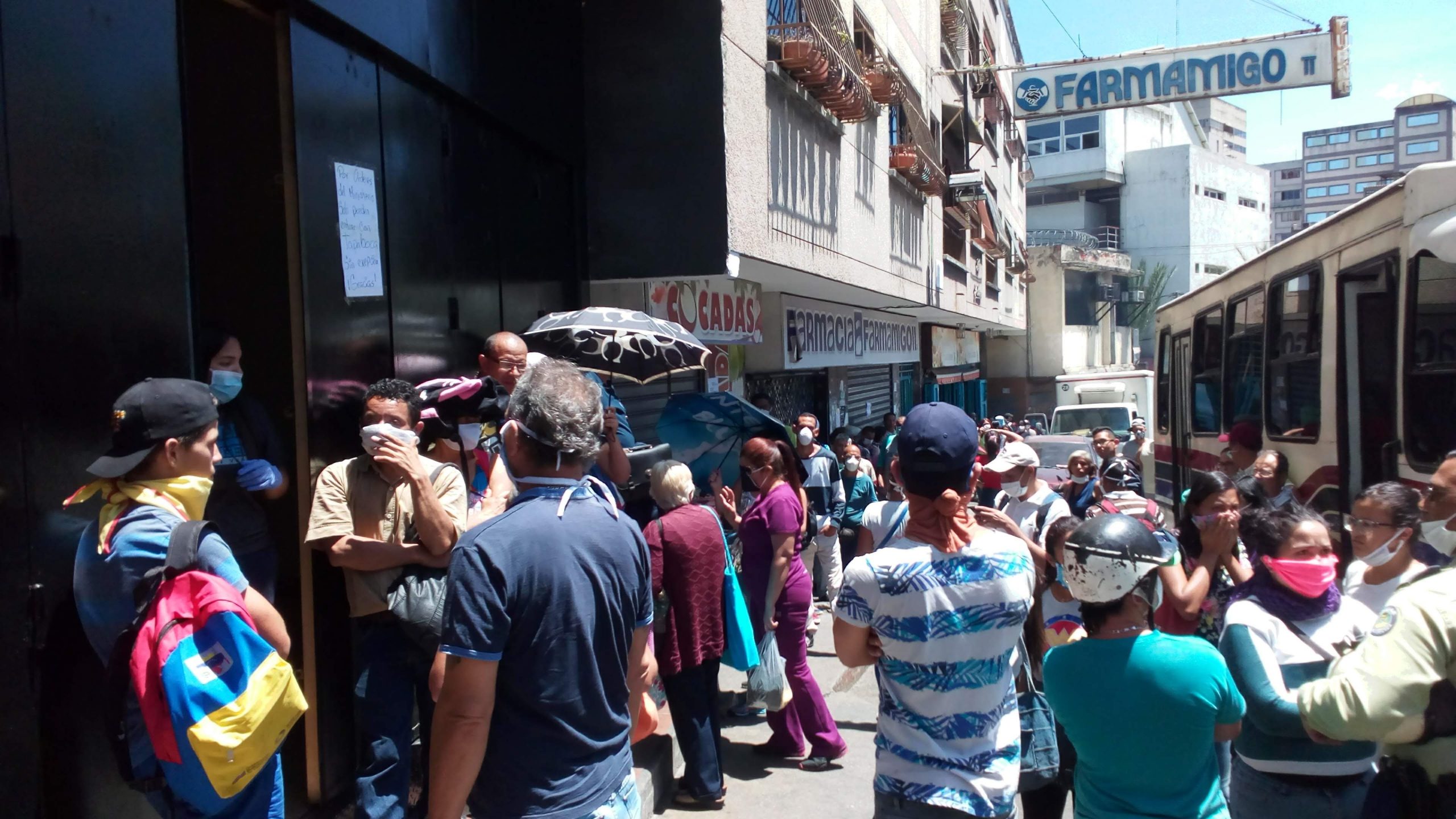 Aglomeraciones en comercios durante la semana radical