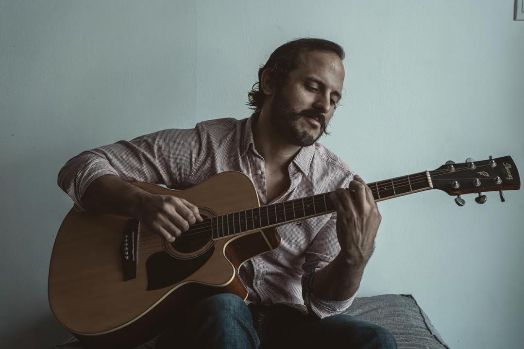 Luego de vivir un Idilio llega Enrique Piña con su nuevo EP “Exilio”