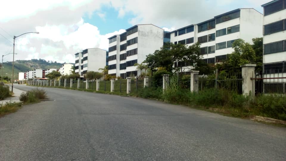 Cortes eléctricos agobian a residentes de El Solar de la Quinta