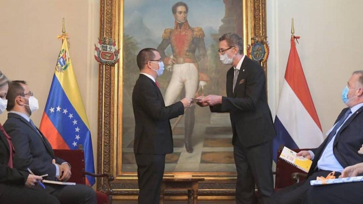 Arreaza recibió credenciales del nuevo jefe del Reino de los Países Bajos en Venezuela