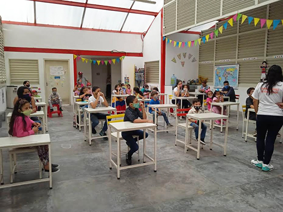 Premian a niños por participación en plan vacacional online