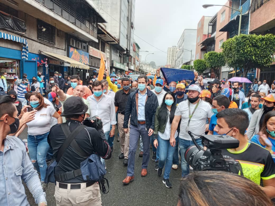 Guaidó en Los Teques llama a participar  en la consulta popular del 12-D