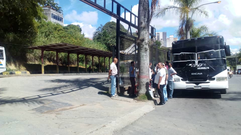 Piden frenar a autobuses piratas