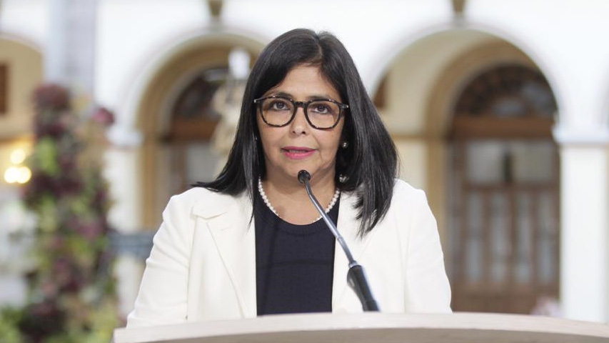 Piden a la CE investigar escala de Delcy Rodríguez