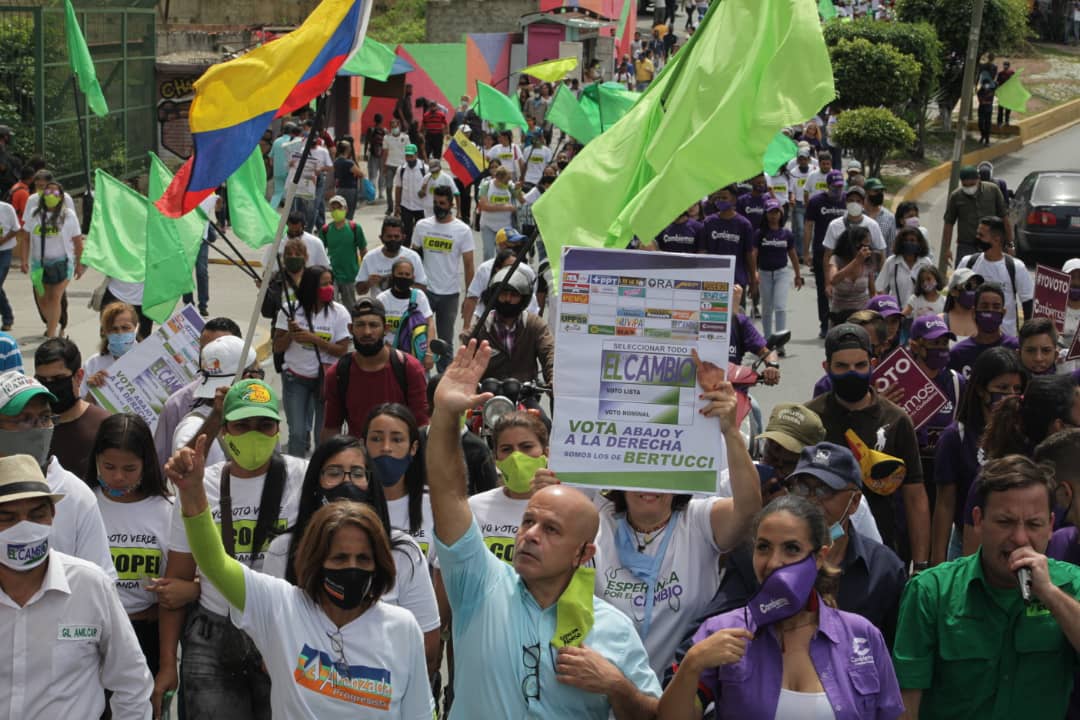 Caminan Los Teques para  incentivar al voto el 6-D