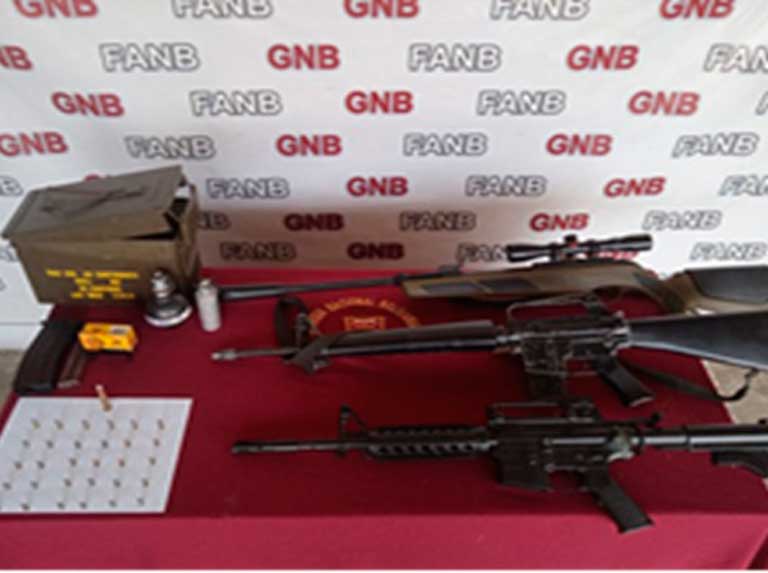 GNB retuvo un fusil M16  y dos granadas
