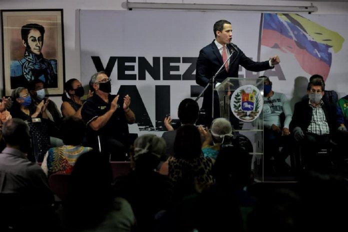 Guaidó pide a educadores movilizarse  a favor de la consulta popular