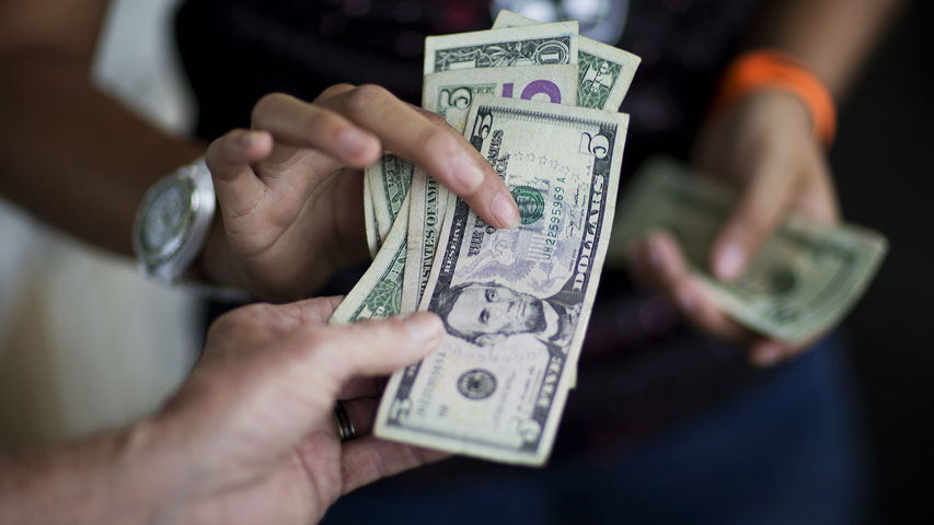 En Fedecámaras estiman que  el dólar llegue a Bs. 900 mil en diciembre