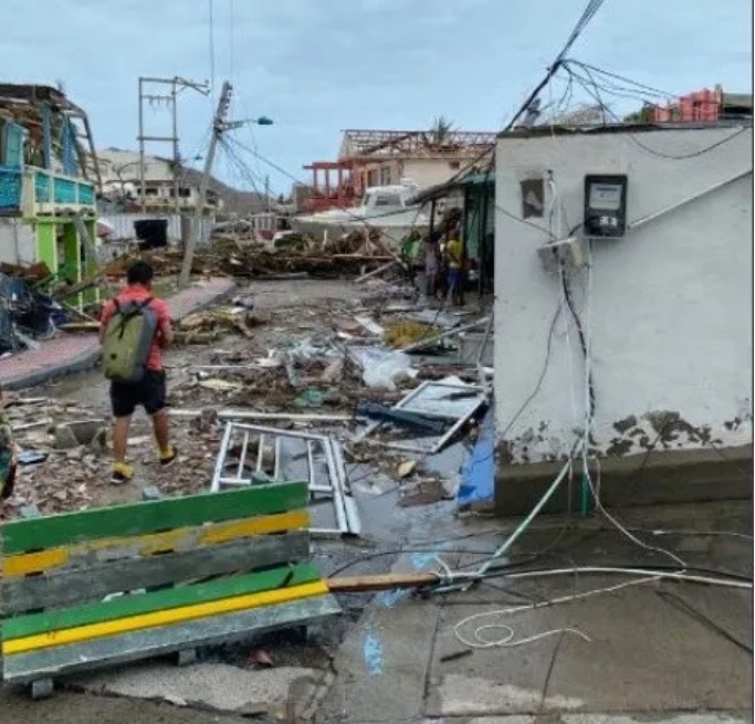 Dos muertos y devastación total en isla colombiana