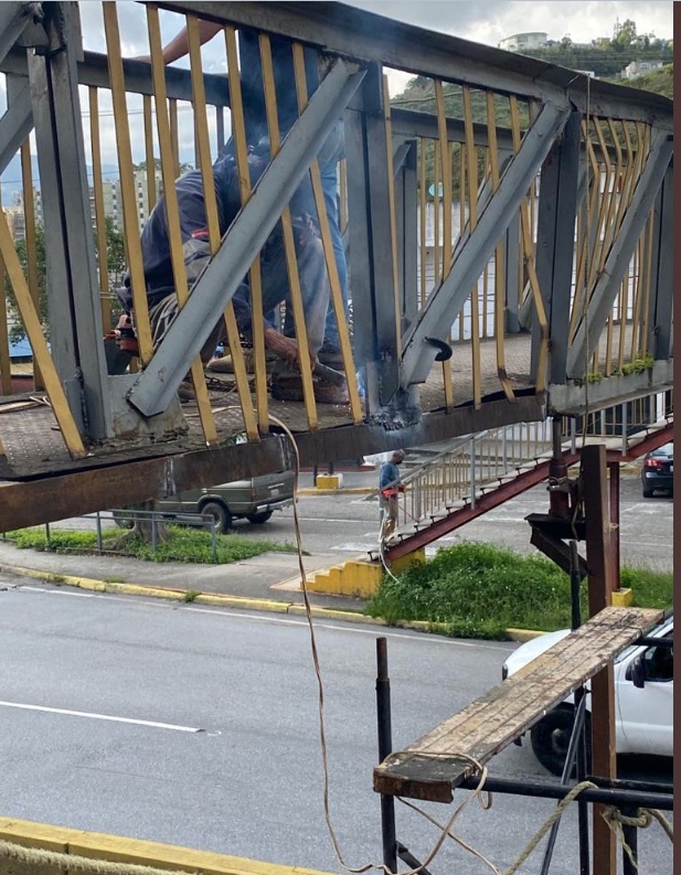 Alcaldía de Carrizal recupera pasarela del kilómetro 20