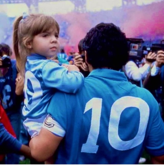 Los emotivos mensajes de las hijas de Maradona