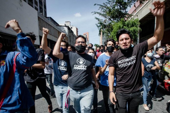 Universitarios piden la reanudación de actividades académicas