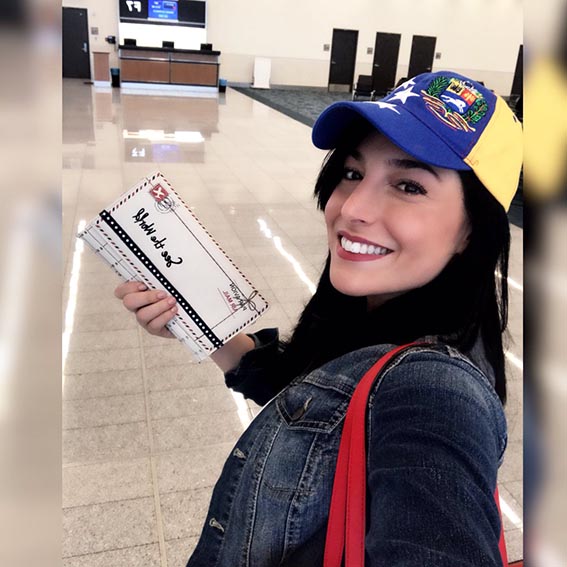 Alejandra Oraa disfruta del beisbol venezolano