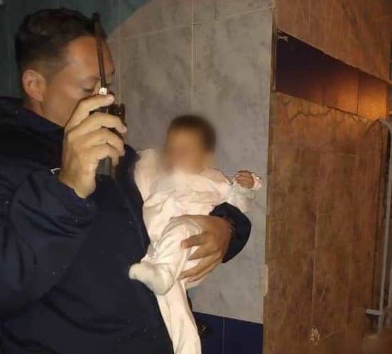 Dejaron abandonada a una bebé en una caja en la recepción de un hotel de Los Teques