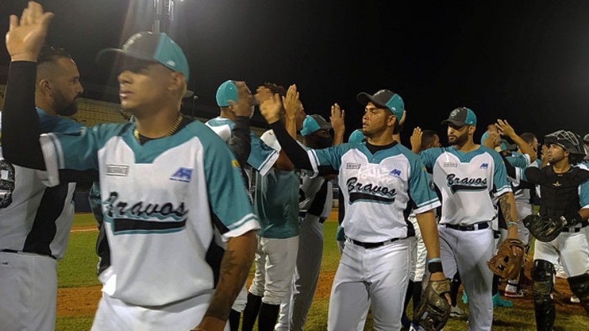 Leones y Bravos dividieron honores