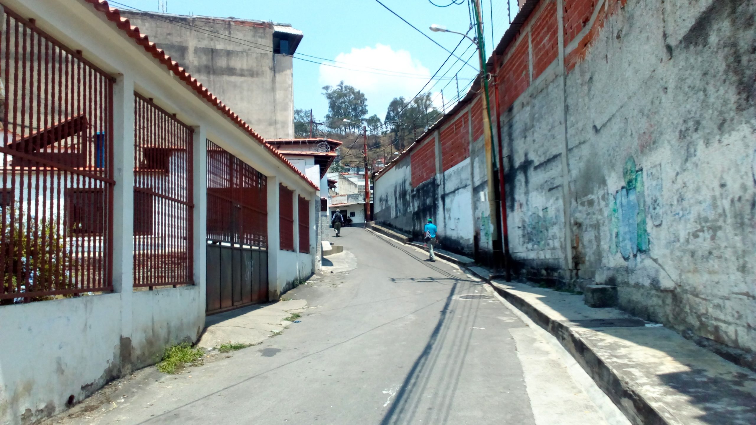 Vecinos de Flor de Mayo claman por agua