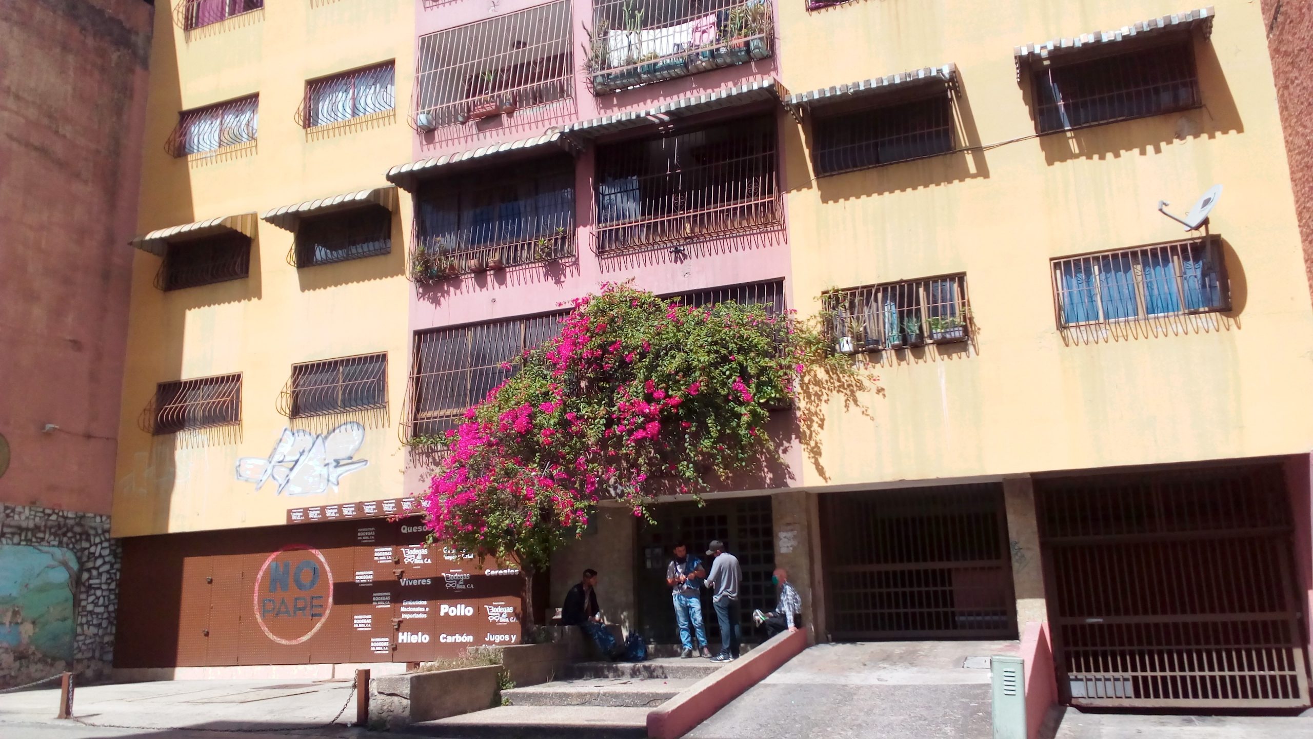 Apagones en residencias Guaicaipuro causan molestias entre sus habitantes