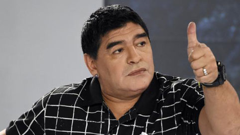 Afirman que Maradona se había caído y golpeado en la cabeza