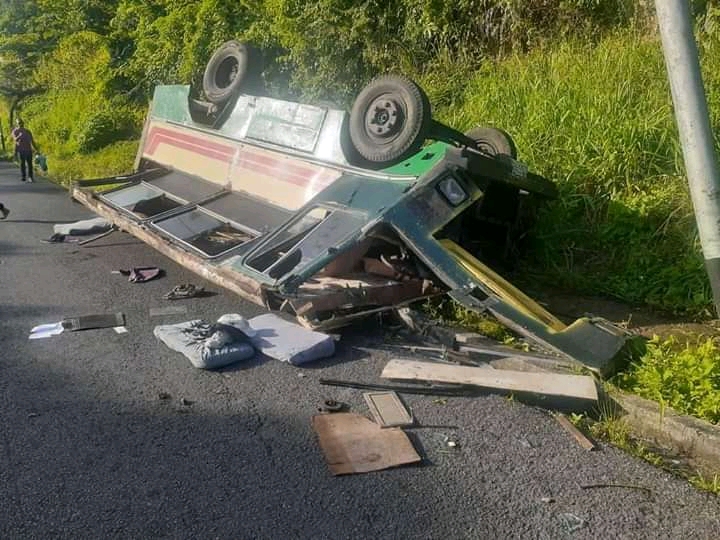 25 heridos dejó vuelco de autobús en Caripito