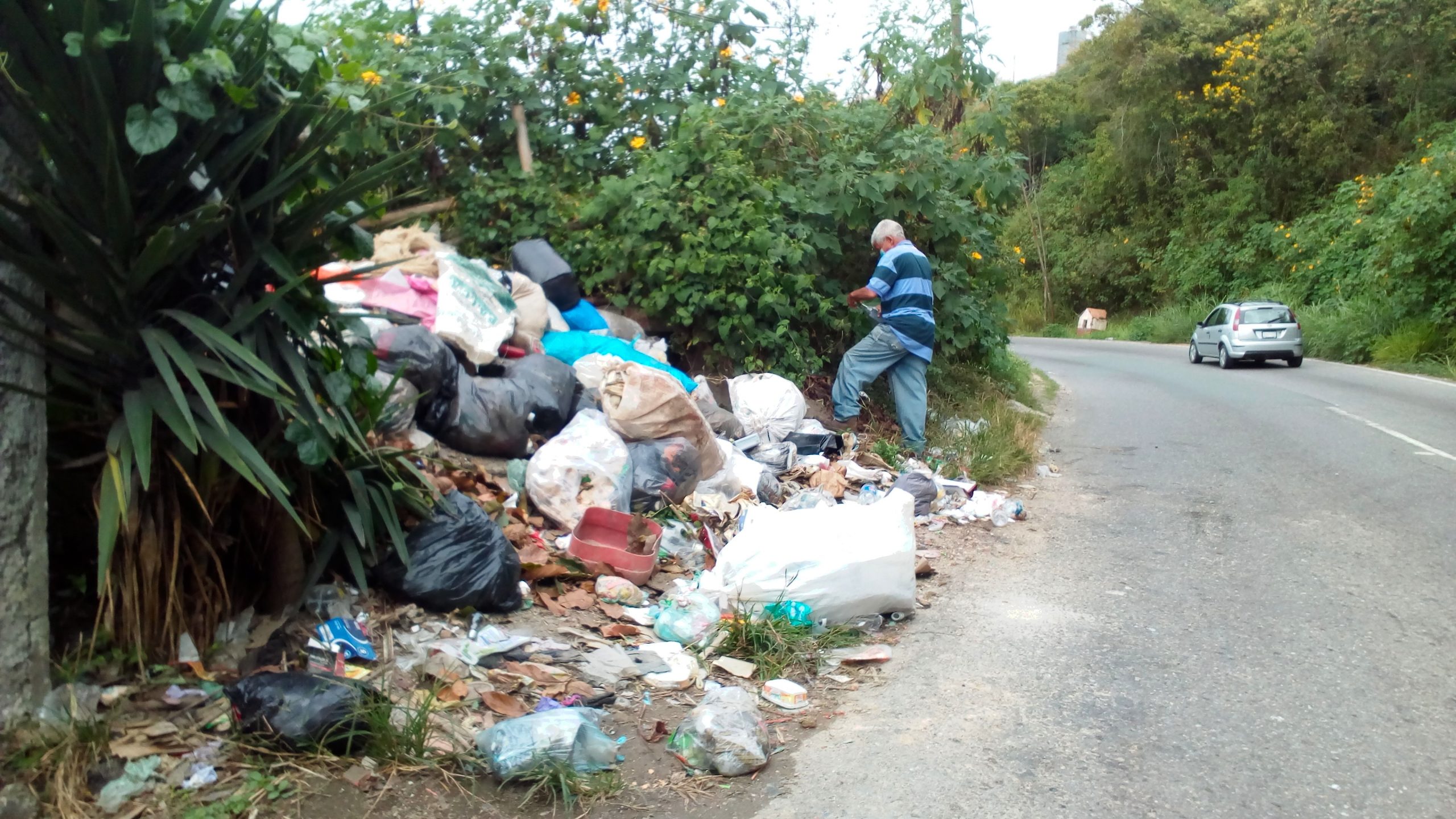 Vecinos del Encanto piden con urgencia un contenedor de basura