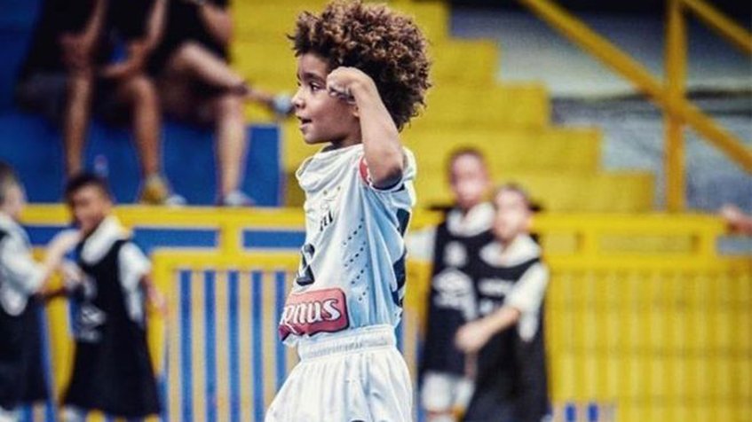 Niño de ocho años firmó con Nike