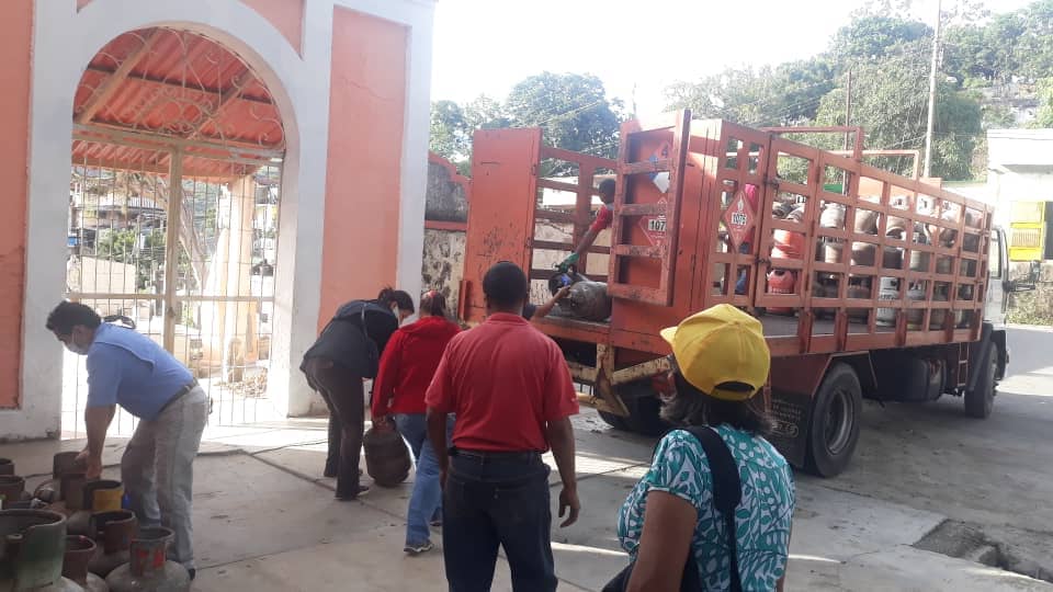 4049 bombonas de gas fueron distribuidas en parroquias productivas de Guaicaipuro