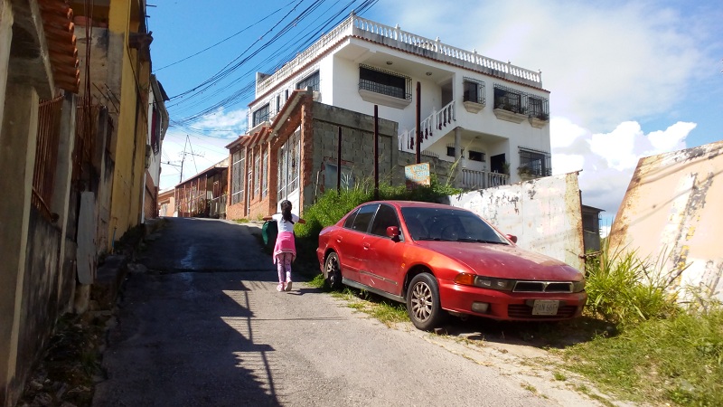 En el callejón Medina Angarita los aqueja la falta de agua y la inseguridad