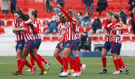 Deyna Castellanos marca el gol decisivo en el triunfo