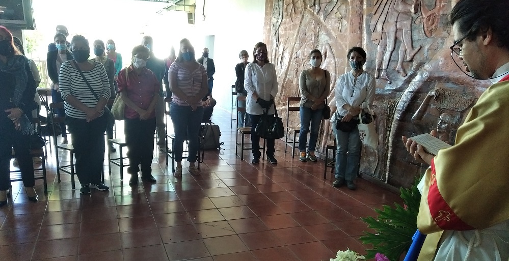 Con misa rinden homenaje a difuntos fallecidos en el 2020 de la Uptamca