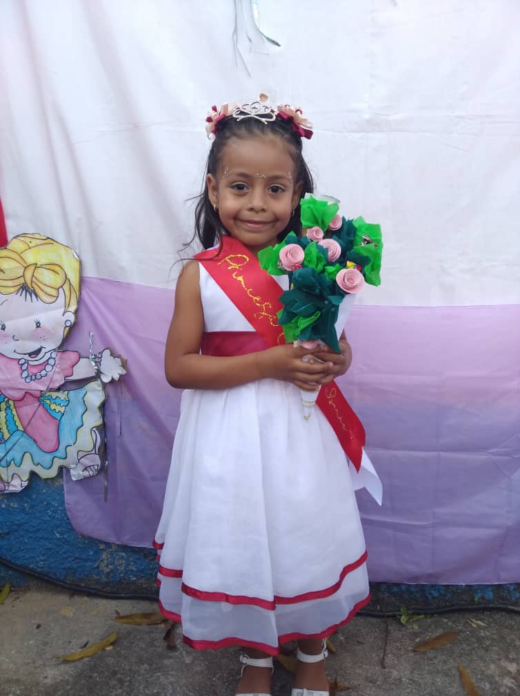 Angheliz Mejía electa Mini Reina de Carnaval de El Trabuco
