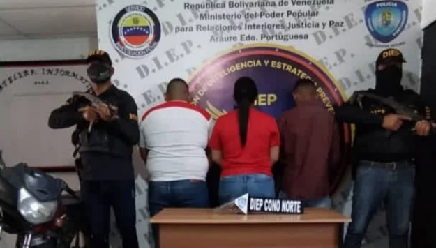 Detiene a tres PNB que robaron a un adolescente