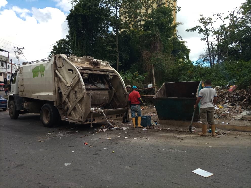 Serviguaicaipuro recogió la basura en la calle Páez