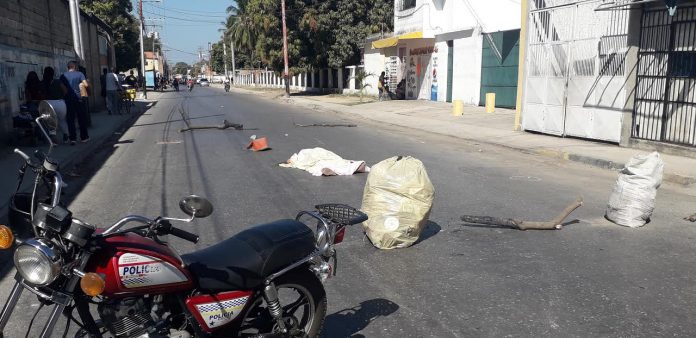 Dos sujetos intentaron robar a un Polisalias y encontraron la muerte