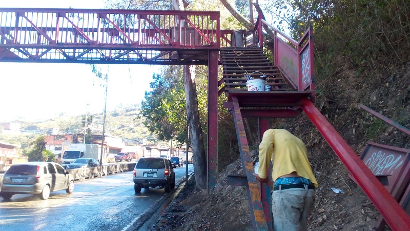 Continúan reparación de pasarelas en el Km 9 de la Panamericana