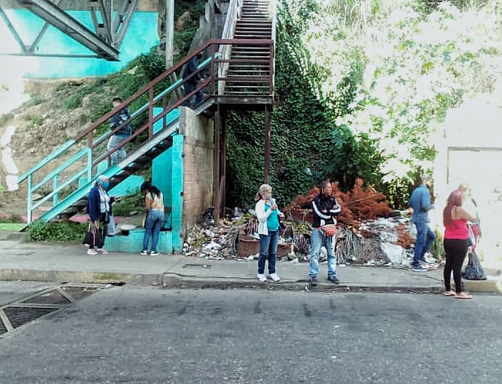 Puente Castro convertido en un vertedero de basura