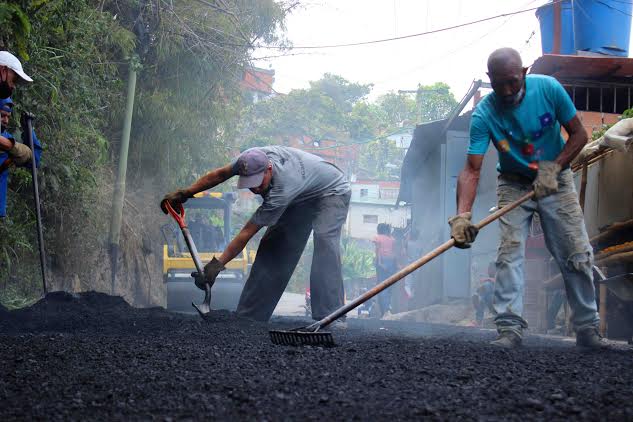 Asfalta vialidad de Los Barriales en Guaremal