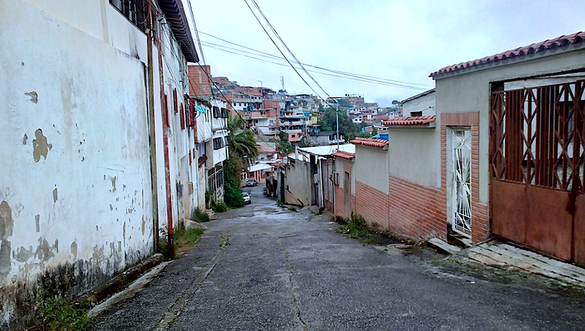 Terrazas de El Trigo en zozobra por hombre que merodea la zona