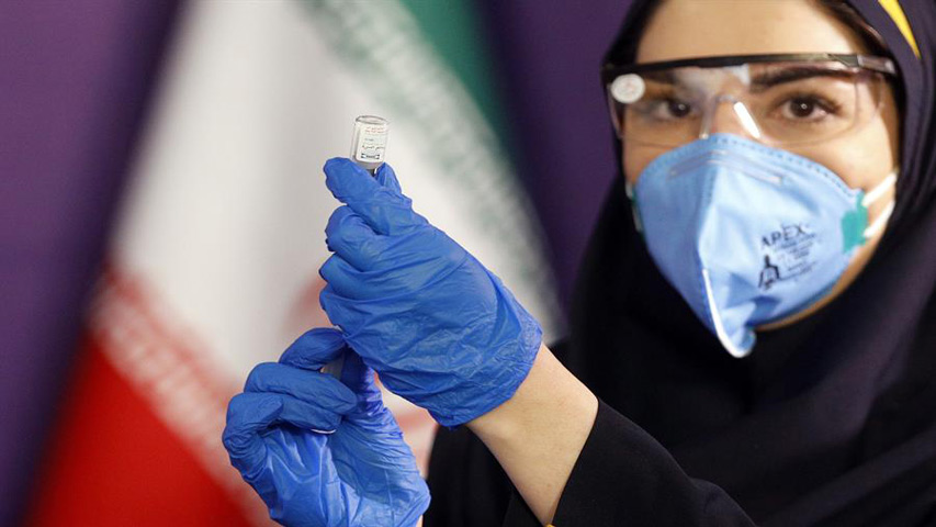 Irán lanza ensayos clínicos de su tercera vacuna contra el covid